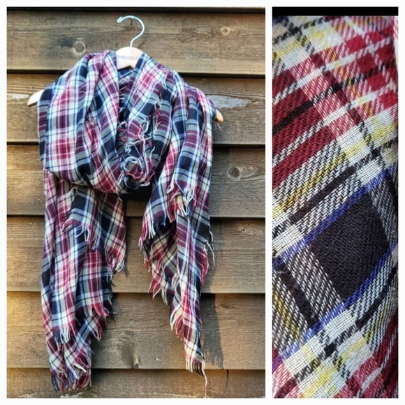 Large plaid square scarf - Picture 2 of 4